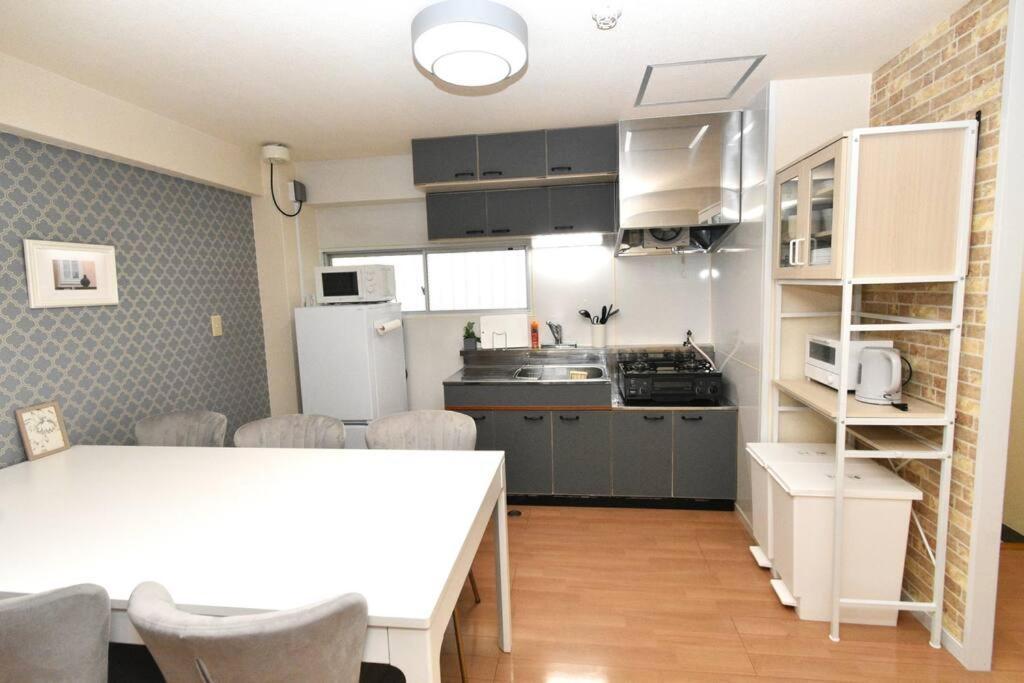ゆったり1Ldkで最大8人まで宿泊可能！博多駅・キャナルも徒歩圏内！コンビニ・スーパー徒歩１分！ Sumiyoshi  Exterior photo